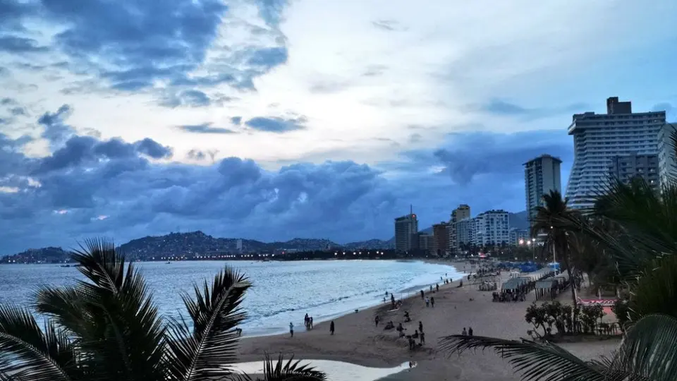 Playas de Acapulco en alerta sanitaria por rebasar límites de bacteria fecal