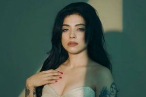 "No estén mam...": Mon Laferte a  fans de Interpol