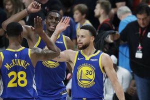 Warriors remonta desventaja de 18 puntos y vence a Trail Blazers