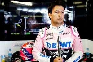 Checo Pérez, cerca de atropellar a oficiales en GP de Mónaco