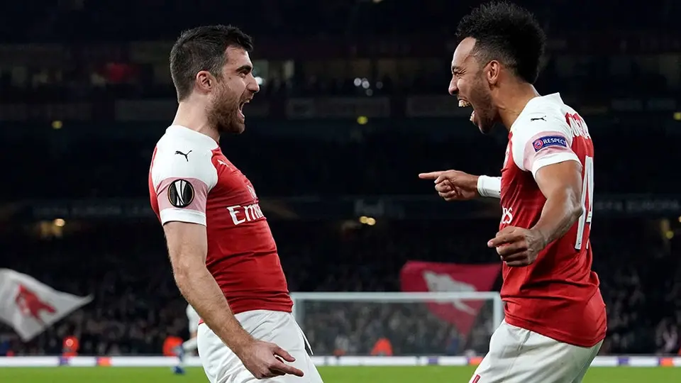 Arsenal remonta con goleada al BATE y está en Octavos de Europa League