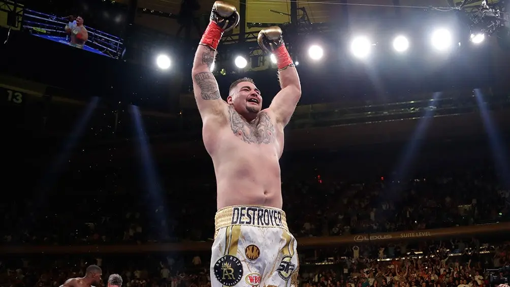 Andy Ruiz festeja tras derrotar a Anthony Joshua | AP