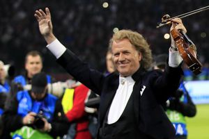 André Rieu, deslumbra en Champions previo Ajax vs Real Madrid