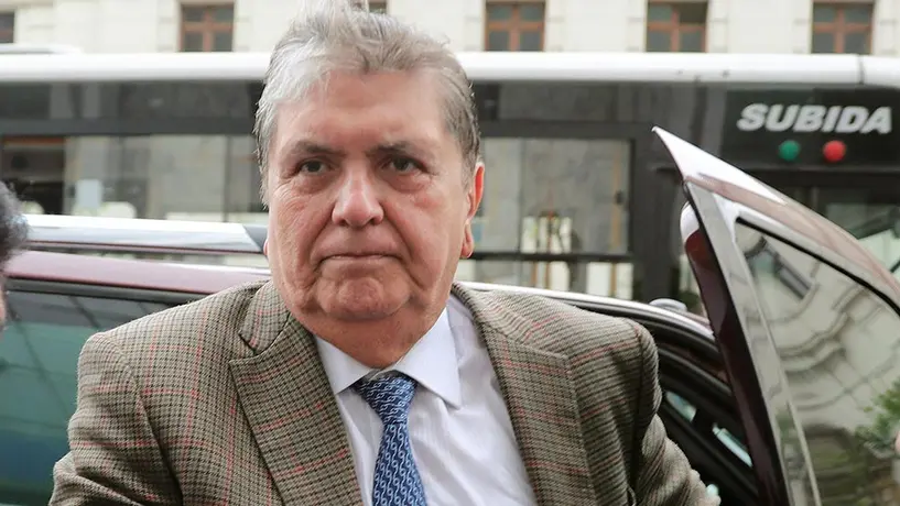 Expresidente de Perú fallece tras dispararse en la cabeza antes de ser detenido