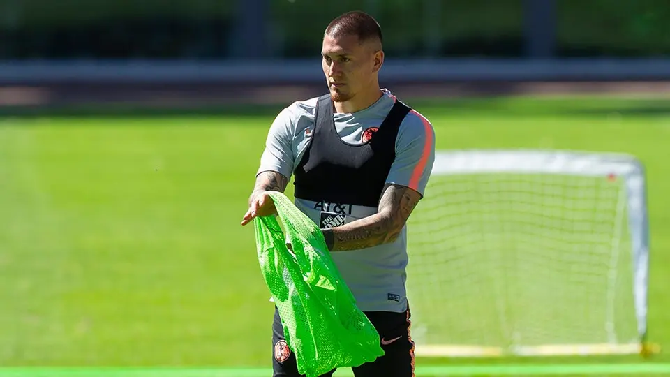 Nico Castillo no completa práctica con América