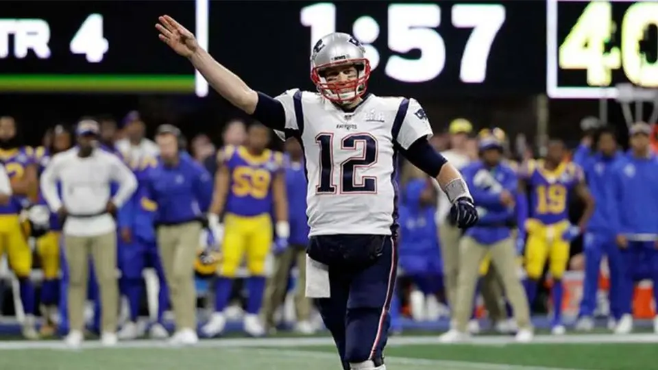 Tom Brady bromea con su retiro al estrenar cuenta de Twitter