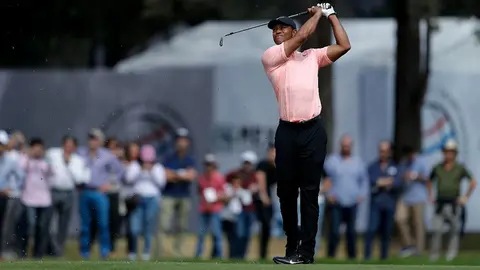 Tiger Woods imparte magia y remonta posiciones en el World Golf Championships