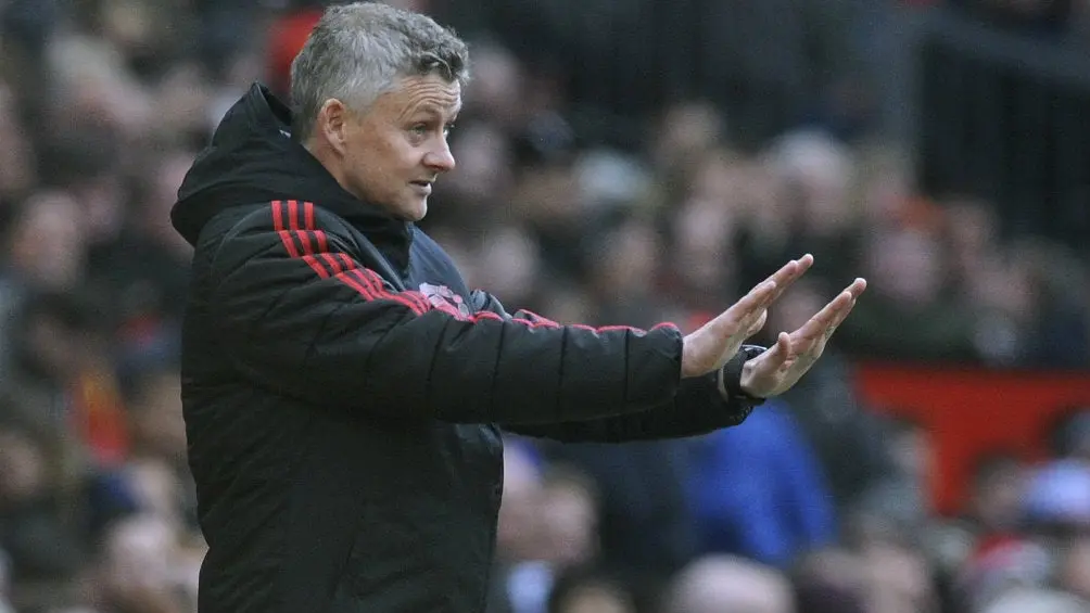Ole Gunnar Solskjaer dando indicaciones durante un partido | AP