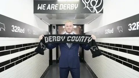 Wayney Rooney regresa a Inglaterra como técnico-jugador del Derby County