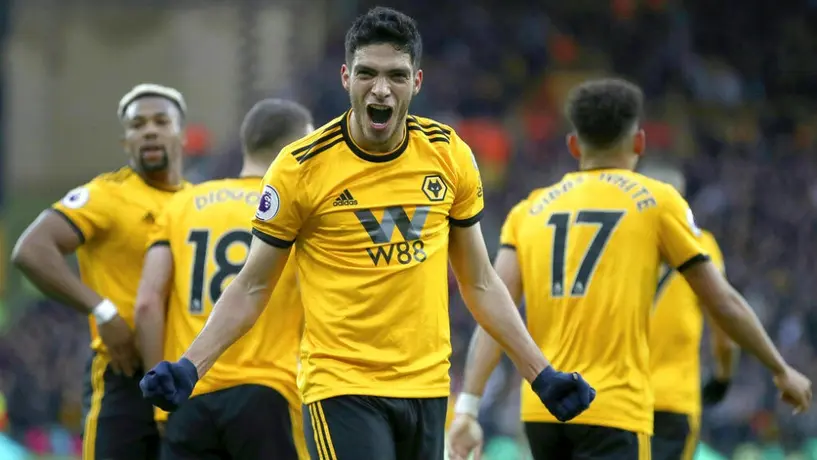 Raúl Jiménez tiene gran detalle con pequeño fan de los Wolves