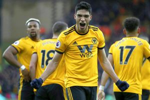 Raúl Jiménez tiene gran detalle con pequeño fan de los Wolves