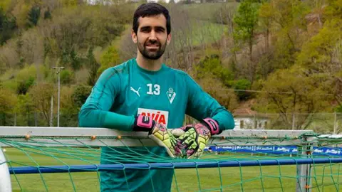 Pumas, interesado en portero español para reemplazar a Saldívar