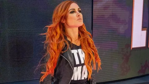 Becky Lynch, suspendida por Stephanie McMahon