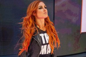 Becky Lynch, suspendida por Stephanie McMahon