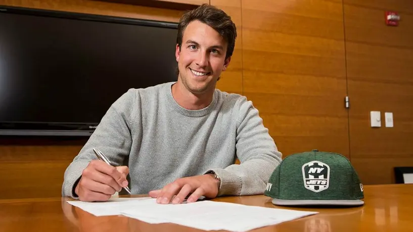 Jets de New York confirman fichaje del mariscal Trevor Siemian
