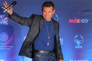 Julio César Chávez presume encuentro con Ricardo Peláez