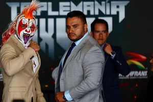 Caín Velásquez hará tercia con Psycho Clown y Cody Rhodes