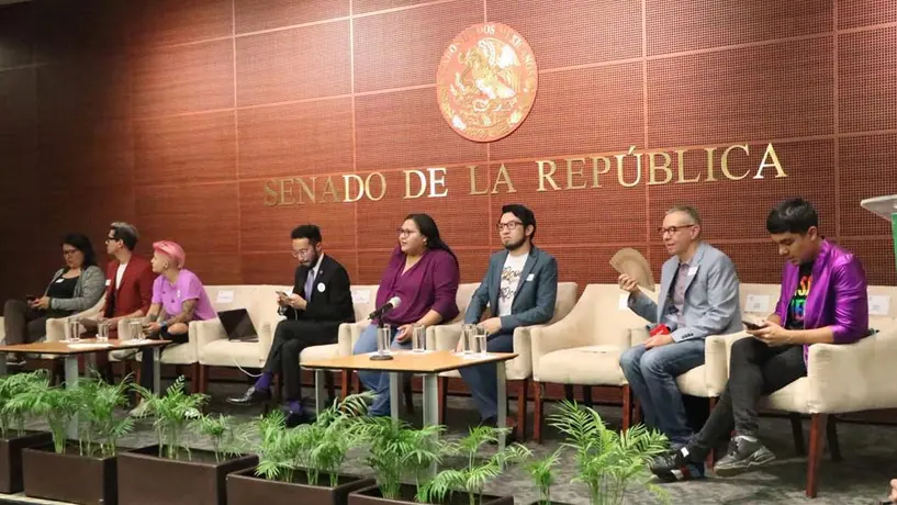 'Libro bomba' explotó en la oficina de una senadora de Morena