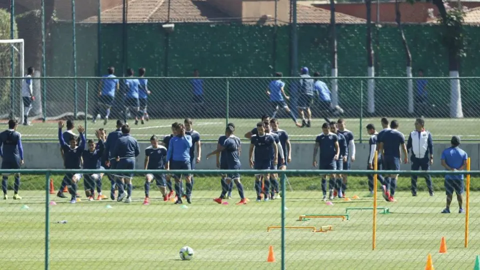 Cruz Azul regresa a la calma con visita de Peláez a práctica