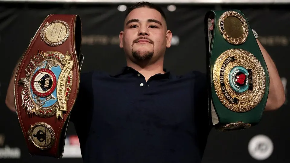 Andy Ruiz acepta invitación de AMLO para visitar México