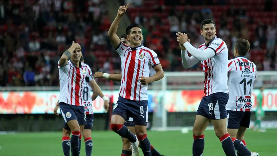Chivas comienza a calentar el Clásico Nacional