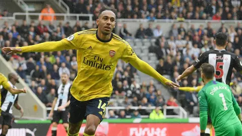 Aubameyang dio el primer triunfo al Arsenal en Premier League