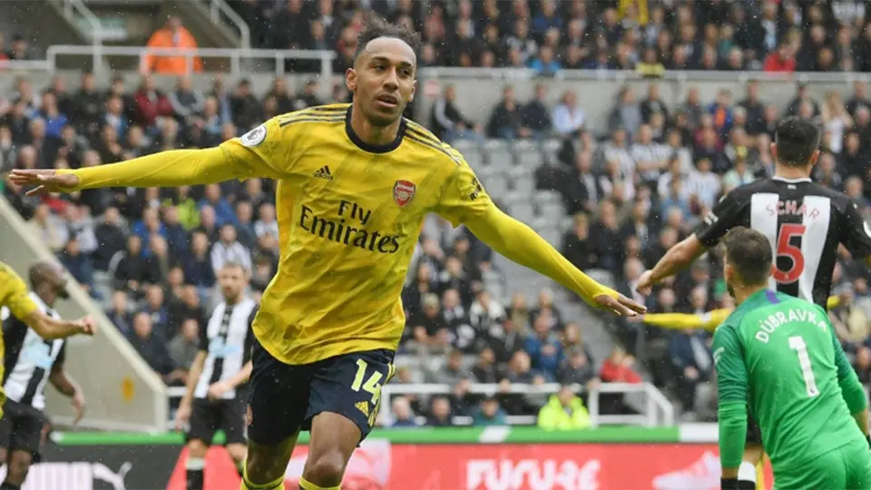Aubameyang dio el primer triunfo al Arsenal en Premier League