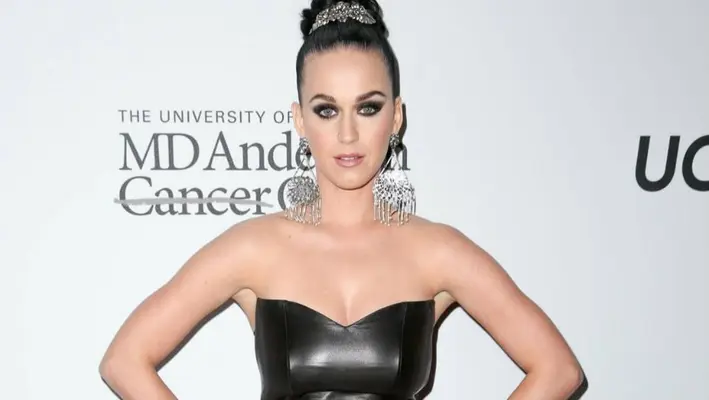 Katy Perry, acusada por un modelo de conducta sexual inapropiada