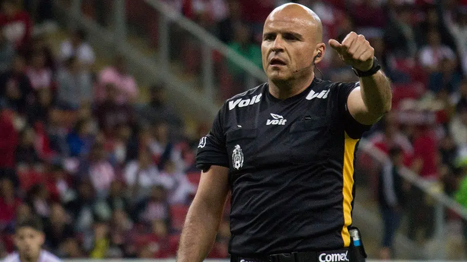 Francisco Chacón, presentado como nuevo integrante de Azteca