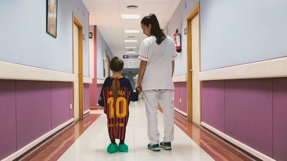 'Las batas más fuertes', emotiva iniciativa dirigida a niños hospitalizados