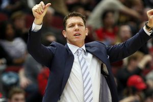 Lakers rescinden contrato de Luke Walton