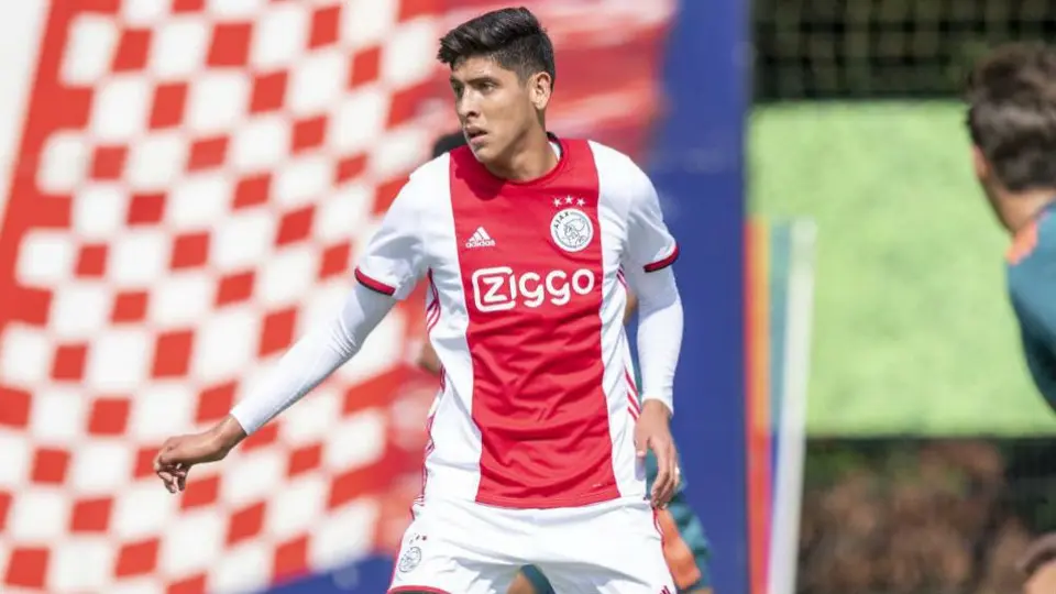 Edson Álvarez jugó partido de entrenamiento con el Ajax