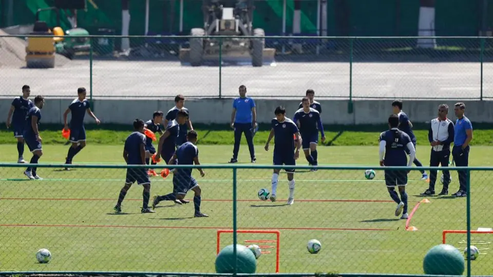 Cruz Azul regresa a entrenar en medio del silencio