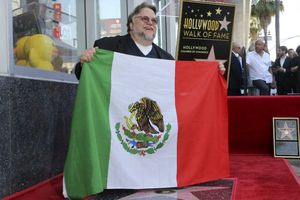 Guillermo del Toro develó su estrella en el Paseo de la Fama de Hollywood