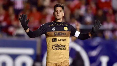 'Servio se tatuó a Maradona para asegurar titularidad': Luis Islas