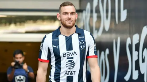 Calor y el idioma, principales obstáculos de Vincent Janssen con Monterrey