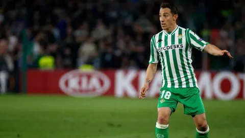 'Es momento de estar juntos': Guardado, a seguidores del Betis