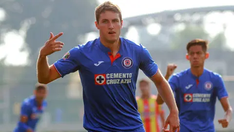 Caraglio: 'Santiago Giménez no debe de creerse dios por anotar tres goles'