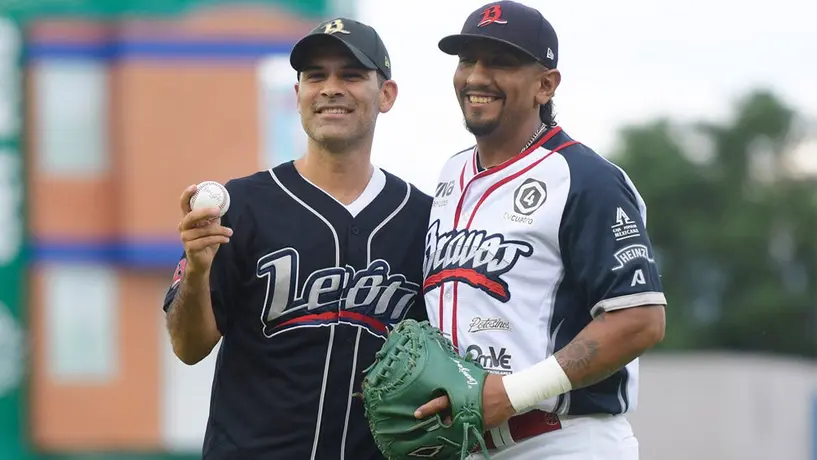 Rafa Márquez lanzó la primera bola en el Bravos vs Sultanes