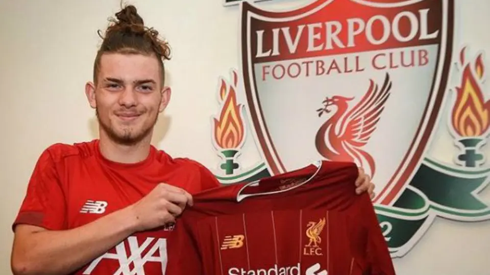 Liverpool ficha a Harvey Elliot, jugador de 16 años