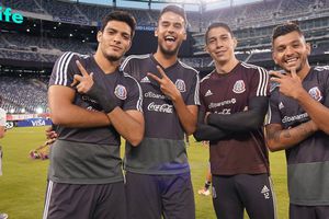 Seleccionados mexicanos comieron filete bañado en oro en Nueva York