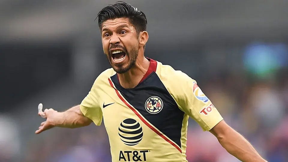 Barra de Chivas: 'Oribe Peralta no es bienvenido en el equipo'