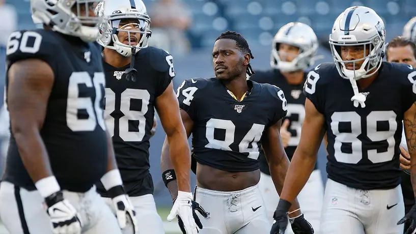 Antonio Brown 'amenaza' a los Raiders tras recibir multa interna