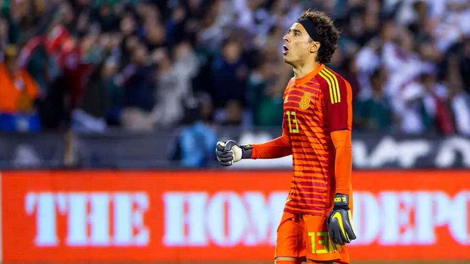 Esposa de Memo Ochoa, dispuesta  a regresar a México