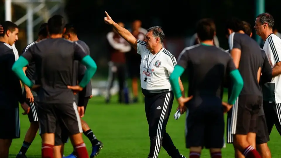 'Tata' Martino vive su primer entrenamiento como DT del Tri