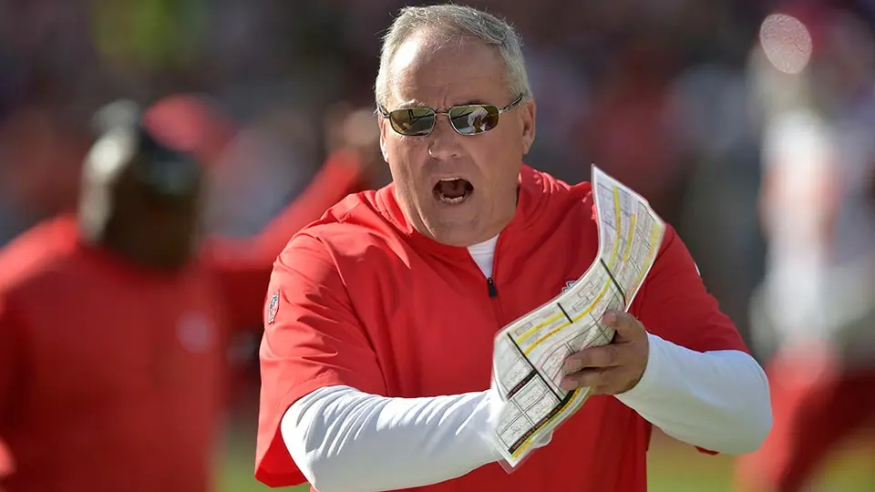 Chiefs despide a coordinador defensivo tras derrota ante Patriots