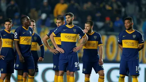 Fans de Liga de Quito lanzaron pirotecnia alrededor del hotel de Boca Juniors