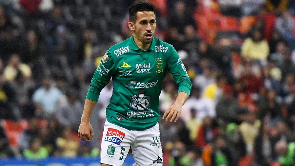 Fernando Navarro preferiría jugar en Chivas que en América