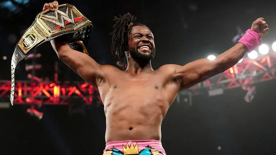 Kofi Kingston retiene el campeonato de la WWE en RAW