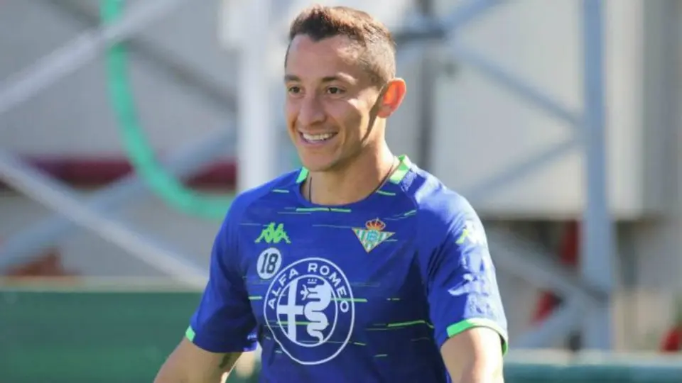 Andrés Guardado regresó a los entrenamientos del Betis